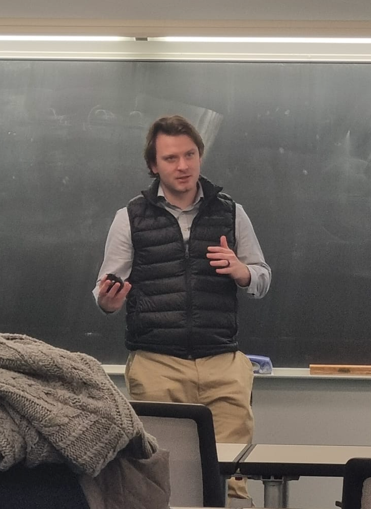 profile/JEH_presenting.png
